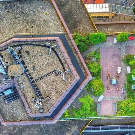 Zentrale Penthouse Mit Goldstadtblick