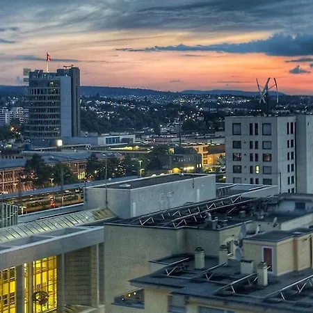 Zentrale Penthouse Mit Goldstadtblick Apartman