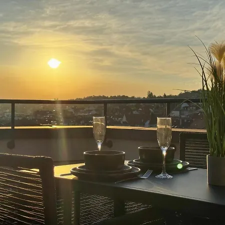 Zentrale Penthouse Mit Goldstadtblick